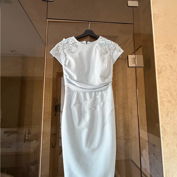 Light Blue midi dress size 6 (will fit us 4 as well in my opinion) never worn - Picture 3 of 5